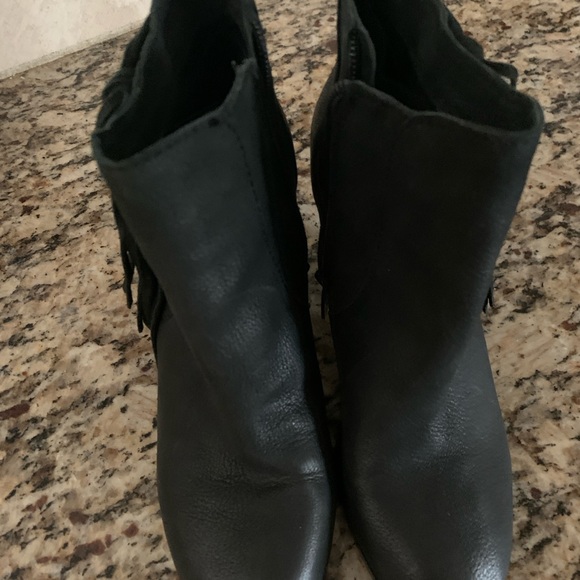 Vince Camuto Fringe Harllin Size 6 - Picture 5 of 9